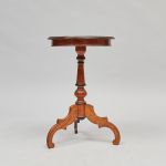 1012 3445 PEDESTAL TABLE